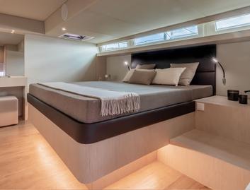 Silent Yachts Silent 62 Flybridge, Accommodation