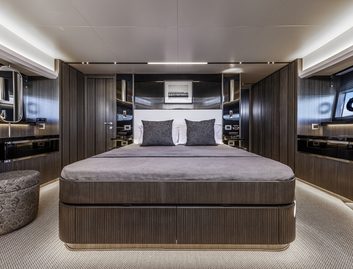 Pearl 72, Accommodation