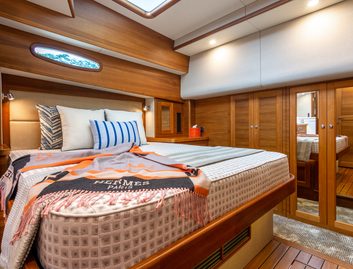 Grand Banks GB54 Flybridge, Accommodation