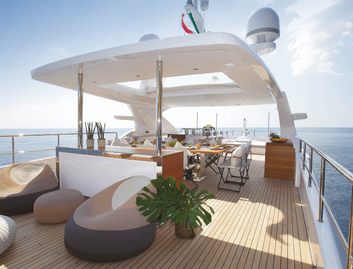 Benetti Mediterraneo 116, Fly Deck/Sportdeck