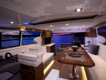 Cruisers 46 Cantius, Interior