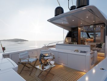 Maritimo S600, Deck Area