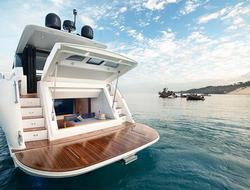 Maritimo X50, Deck Area