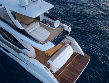 Ferretti 670 Mk2, Deck Area