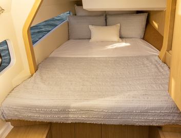 Aquila 32 Sport, Interior