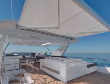 Azimut 80 Mk2, Fly Deck/Sportdeck