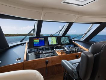 Viking 72EB Mk2, Helm Station