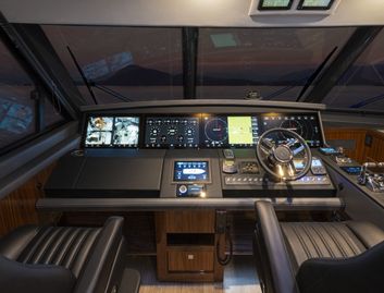 Riviera 72 Sports Motor Yacht Series II Gen 3, Helm Station