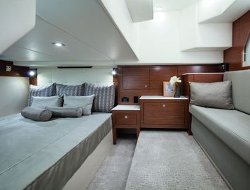 Cruisers 39 EC, Accommodation