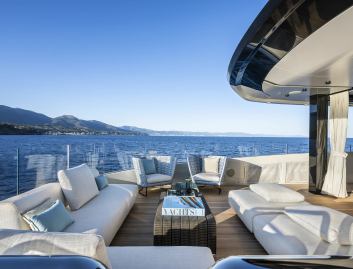 Columbus Atlantique 38M, Fly Deck/Sportdeck
