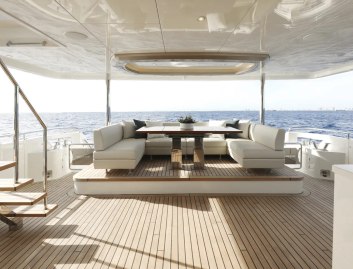 Ocean Alexander 28L , Deck Area