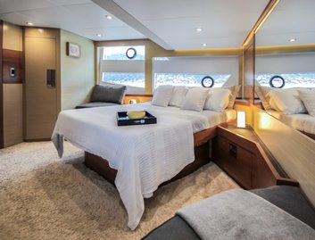 Okean 50 Fly, Accommodation