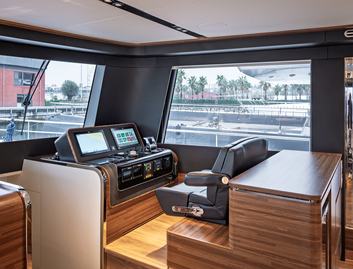 VisionF E-Cat 80 , Helm Station