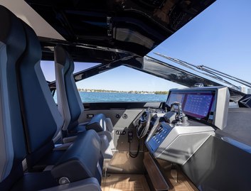 Wally wallypower50X , Helm Station