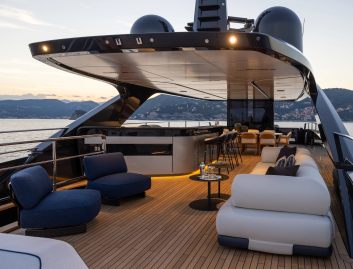 ISA Viper 130, Fly Deck/Sportdeck