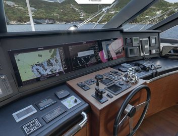 Gulf Craft Majesty 125 Mk2, Helm Station