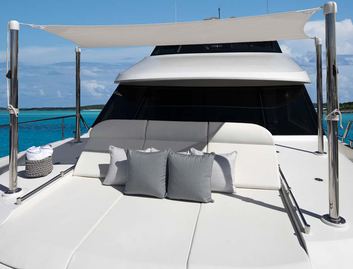 Ocean Alexander 32L, Deck Area