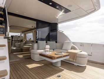 Azimut Fly 62 , Deck Area