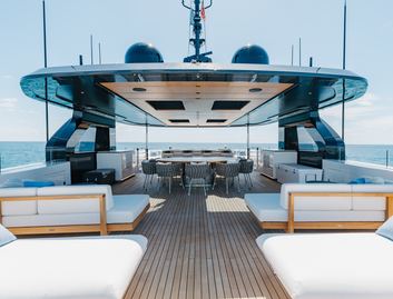 Mangusta Oceano 44, Fly Deck/Sportdeck