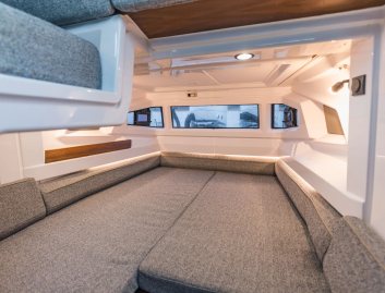 Axopar 38 XC Cross Cabin, Accommodation