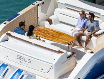 Tiara 56LS, Deck Area
