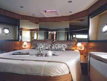 Azimut Magellano 53, Accommodation