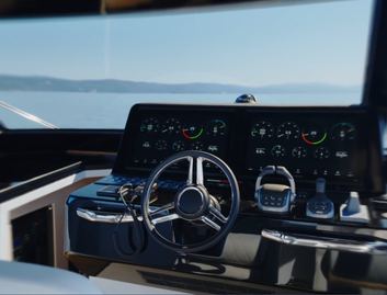 Solaris Power 60 Open ST , Helm Station