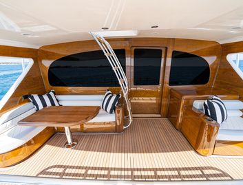 Viking 90C Mk2, Deck Area
