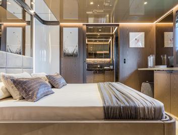 Custom Line Saetta 106&#039; , Accommodation