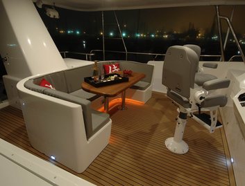 Nordhavn 64, Fly Deck/Sportdeck