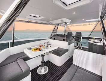 Riviera 46 Sport Motor Yacht, Fly Deck/Sportdeck