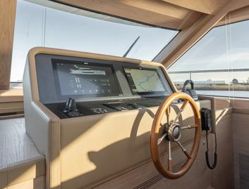 Mulder Favorite 2000 , Helm Station