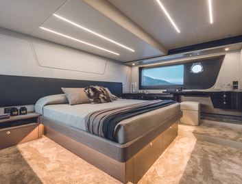 Absolute 62 FLY, Accommodation