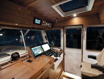 Targa 46, Helm Station