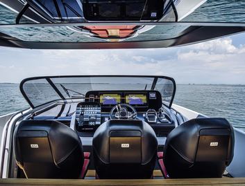 Cranchi A46 Luxury Tender, Helm Station