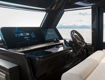 Invictus ST550 , Helm Station