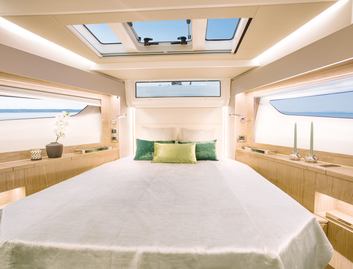 Sealine C390, Accommodation