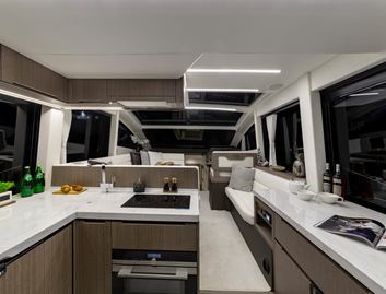 Galeon 470 Skydeck, Interior