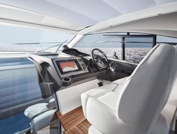 Princess V40  Mk3, Helm Station