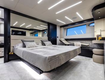 Pershing 8X, Accommodation