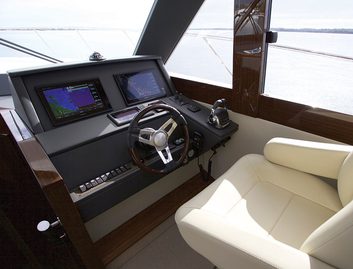 Maritimo S51 Mk1, Helm Station