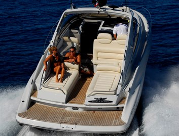 Sunseeker Superhawk 43, Deck Area