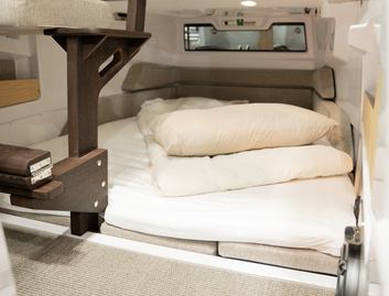 Axopar 29 XC Cross Cabin , Accommodation