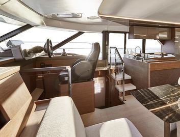 Prestige M7, Helm Station