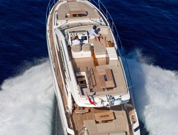 Fairline Squadron 53 Mk1, Fly Deck/Sportdeck