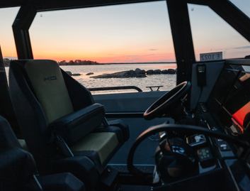 XO DFNDR 9 , Helm Station