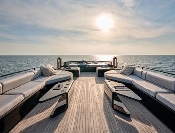 AB 110 , Fly Deck/Sportdeck