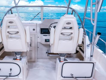 Grady-White Gulfstream 232 , Helm Station