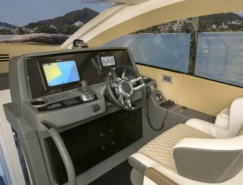 Schaefer Yachts Schaefer 510 GT Pininfarina , Helm Station