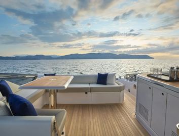 Itama 54, Deck Area